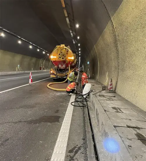 若羌隧道排水渠清淤